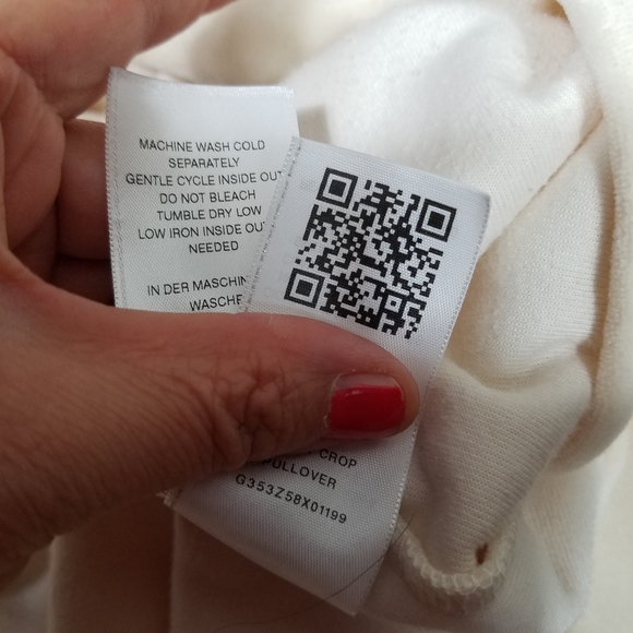 True Religion Cropped Hoodie Size Large.Pit to pit approx:  22 inches Right s - Picture 7 of 7